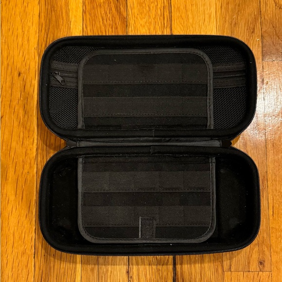 Nintendo Switch Bundle with accessories - Picture 4 of 5